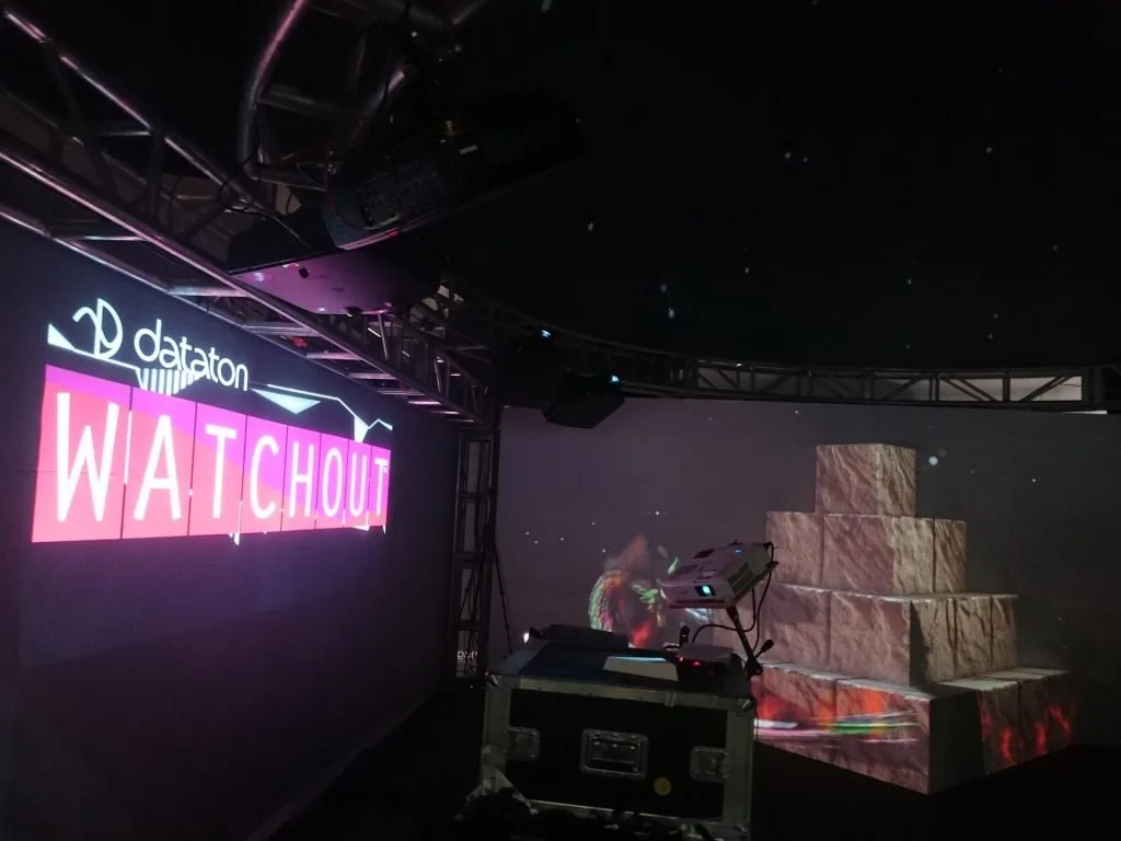 Curved dome projection setup at InfoComm Bogotá — view 2