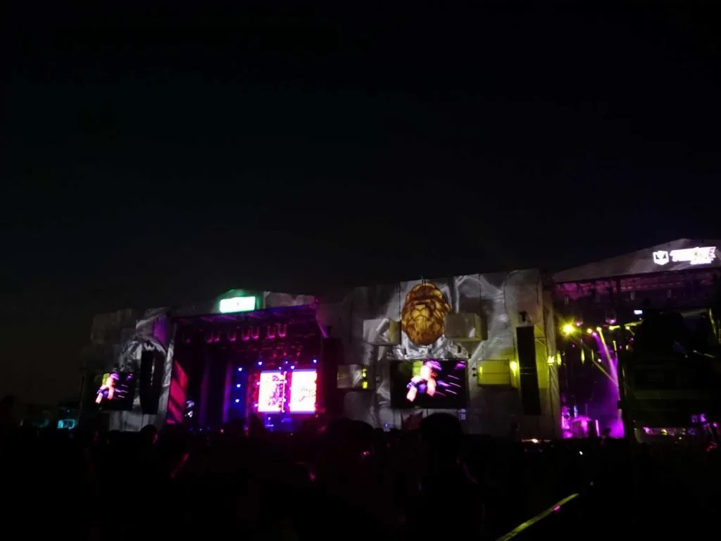 Festival stage, projection surfaces and live visuals at Pal Norte 2015 — view 2