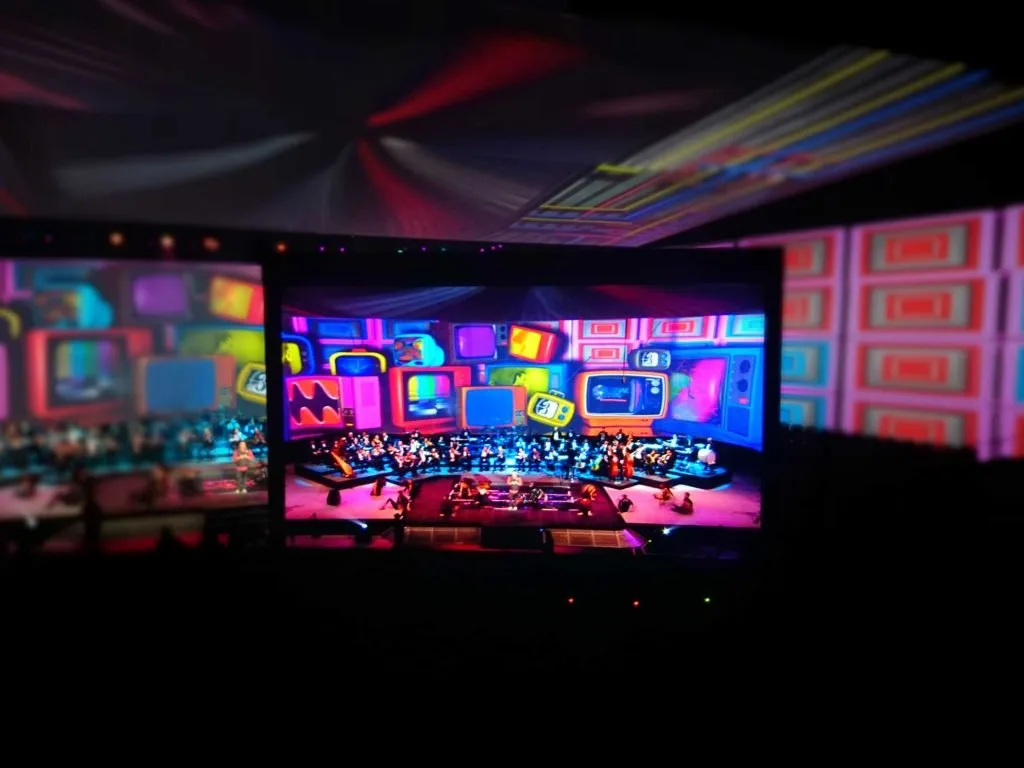 Ceiling projection and television set for Televisa Grandes Temas de Novela — view 2