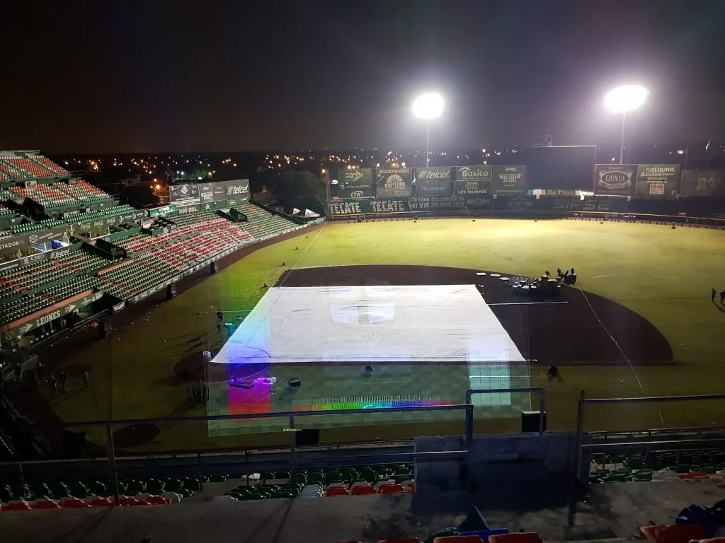 Three-projector mapped surface at Game of Stars Opening in Mérida — view 2