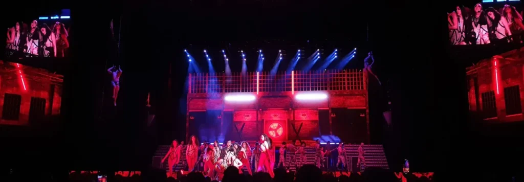 Stage screens and synchronized live visuals for Sie7e — view 2