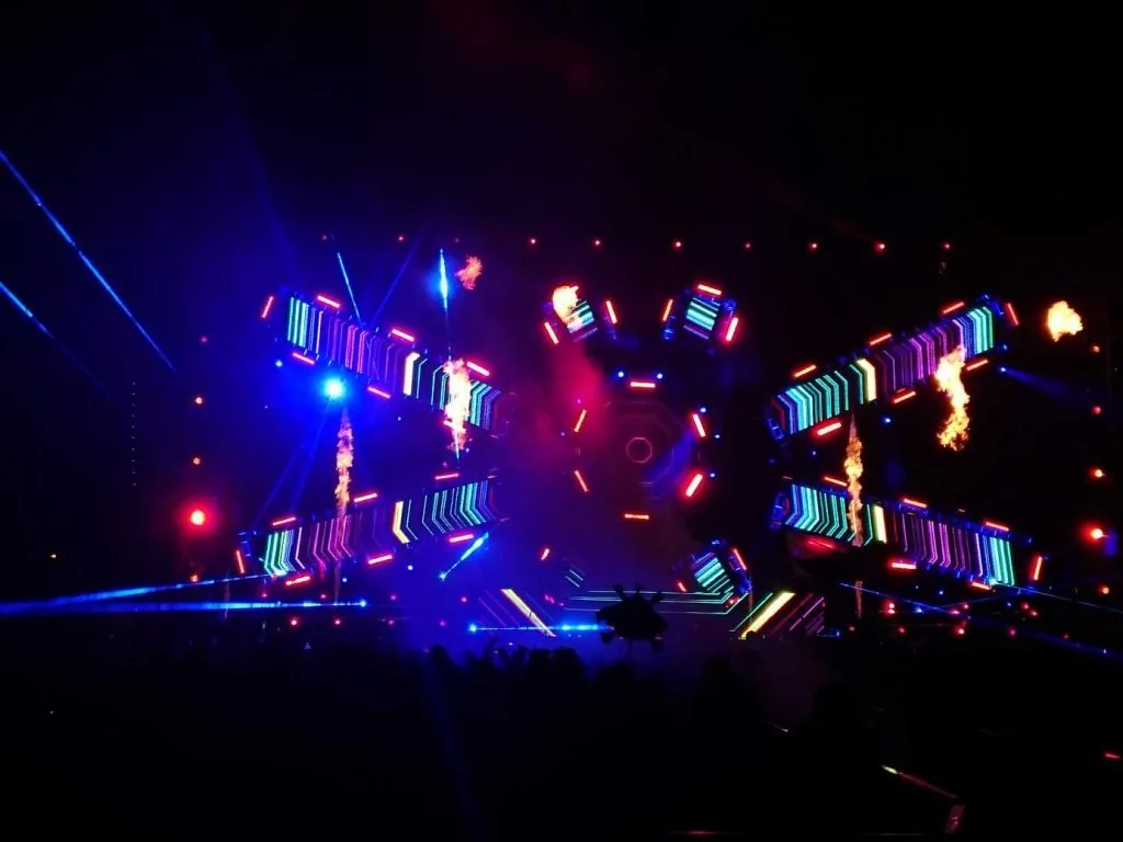 Festival screens and VJ visuals at EDC México 2016 — view 3