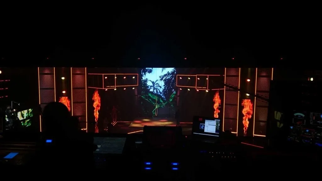 LED television set and playback environment for Sí Se Puede — view 3