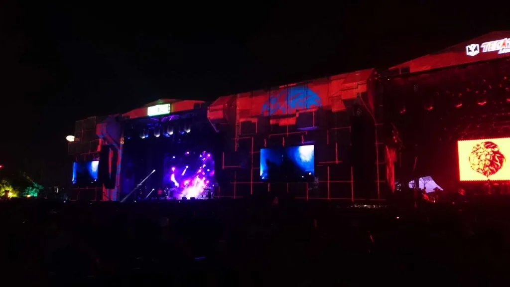 Festival stage, projection surfaces and live visuals at Pal Norte 2015 — view 3