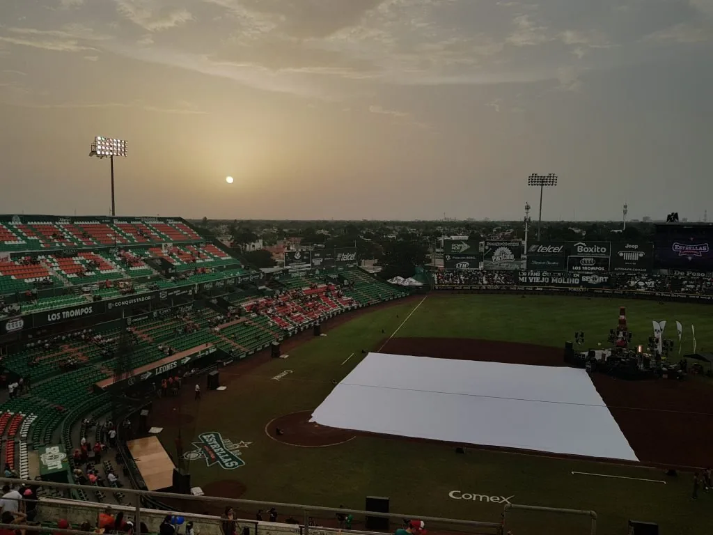 Three-projector mapped surface at Game of Stars Opening in Mérida — view 3