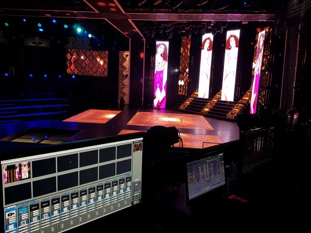LED screen environment and stage presentation for Mexicana Universal — view 3