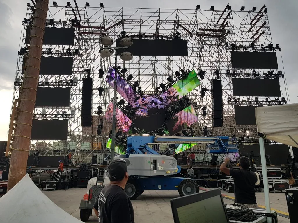 Festival stage and live visuals at Medusa Fest 2018 in Puebla — view 3