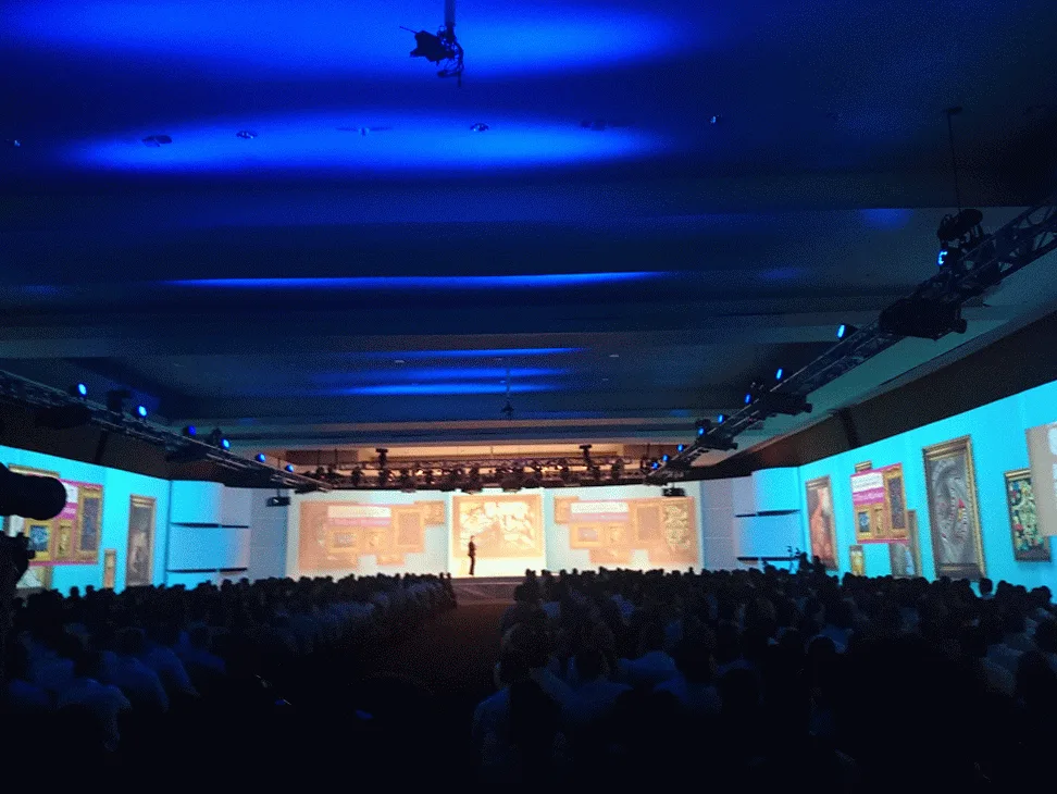 Ultra-wide multi-output projection surface for Zumm Brasil in Cancún — view 3