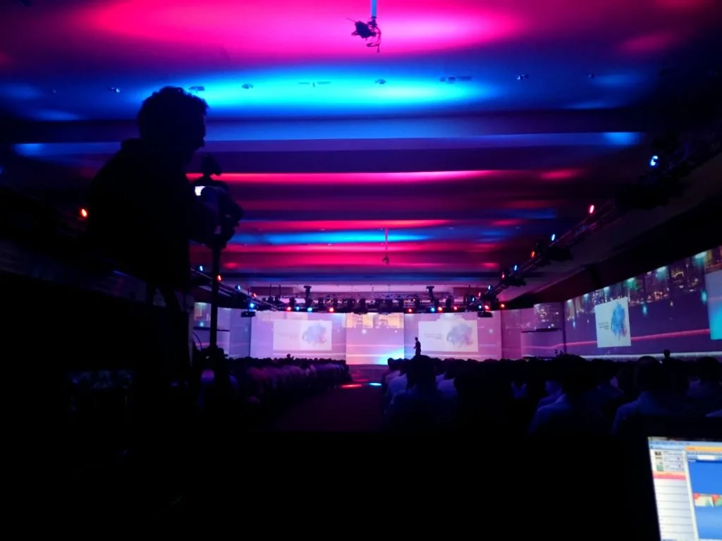 Ultra-wide multi-output projection surface for Zumm Brasil in Cancún — view 4
