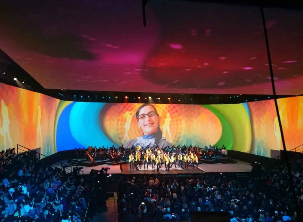 Ceiling projection and television set for Televisa Grandes Temas de Novela — view 4