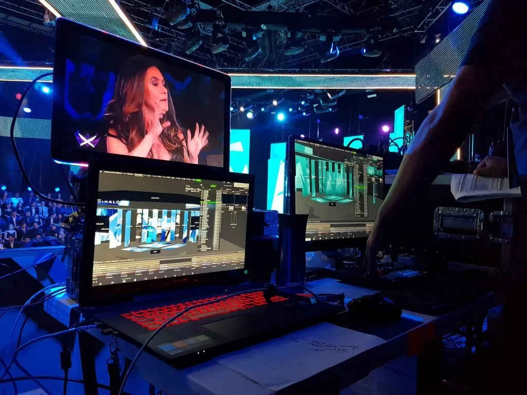 LED screen environment and stage presentation for Mexicana Universal — view 4