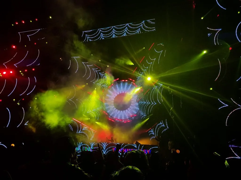 Festival stage and live visuals at Medusa Fest 2018 in Puebla — view 4