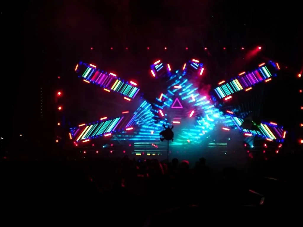 Festival screens and VJ visuals at EDC México 2016 — view 5
