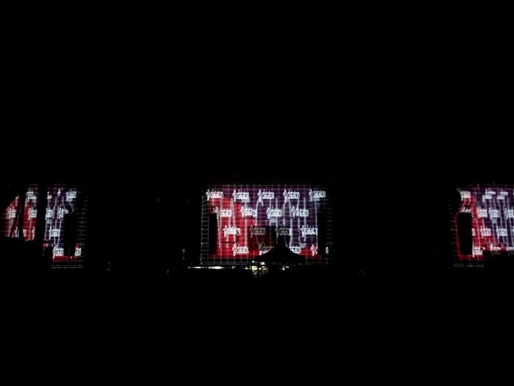 Festival stage, projection surfaces and live visuals at Pal Norte 2015 — view 5