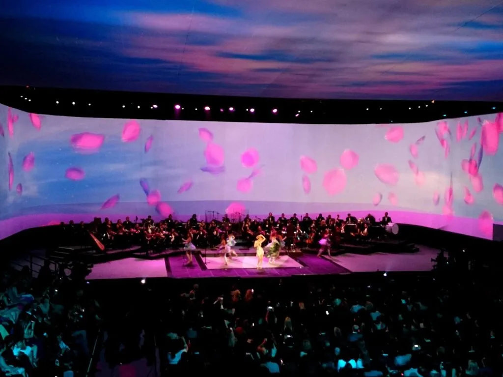 Ceiling projection and television set for Televisa Grandes Temas de Novela — view 5