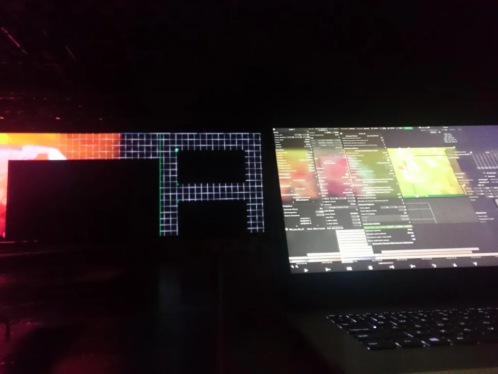 Main and side presentation screens at Televisa Upfront 2017 — view 5