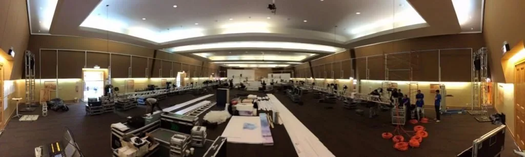 Ultra-wide multi-output projection surface for Zumm Brasil in Cancún — view 6