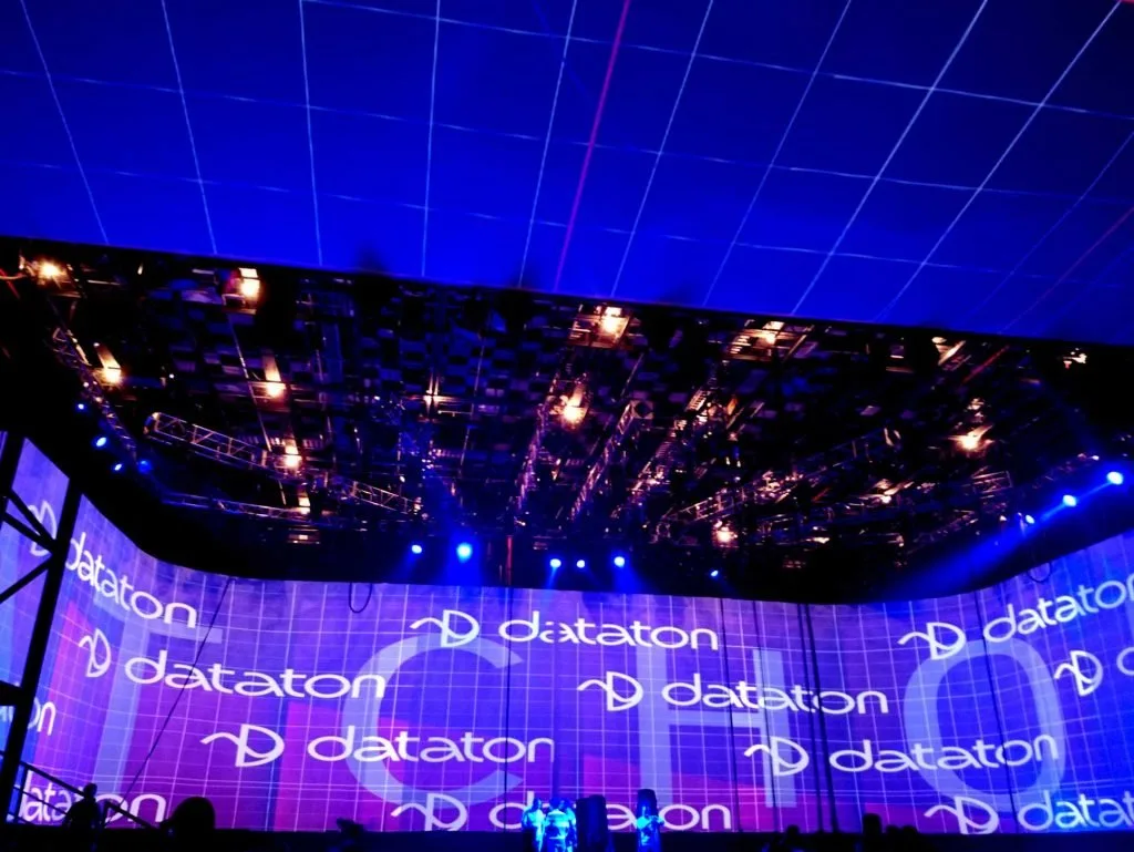 Ceiling projection and television set for Televisa Grandes Temas de Novela — view 6