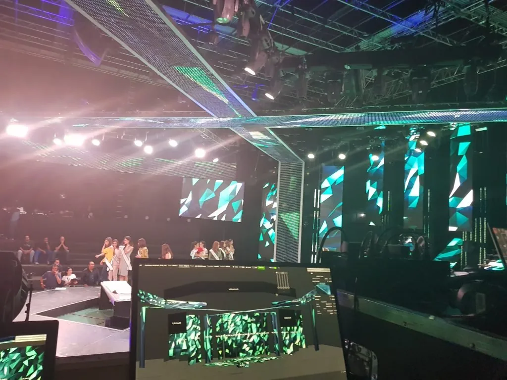 LED screen environment and stage presentation for Mexicana Universal — view 6