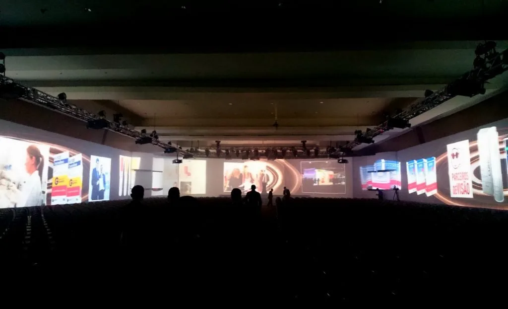 Ultra-wide multi-output projection surface for Zumm Brasil in Cancún — view 7