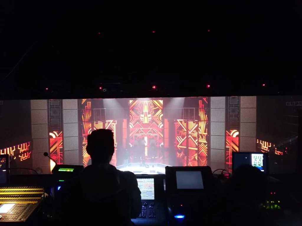 LED television set and playback environment for Sí Se Puede — view 8