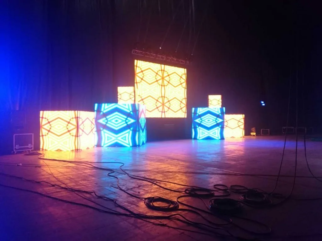 Display and playback setup for the Ford project in Mexico City — view 8