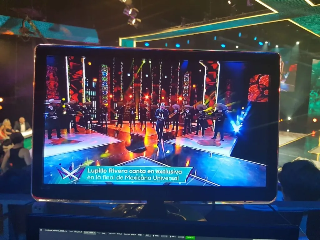 LED screen environment and stage presentation for Mexicana Universal — view 9