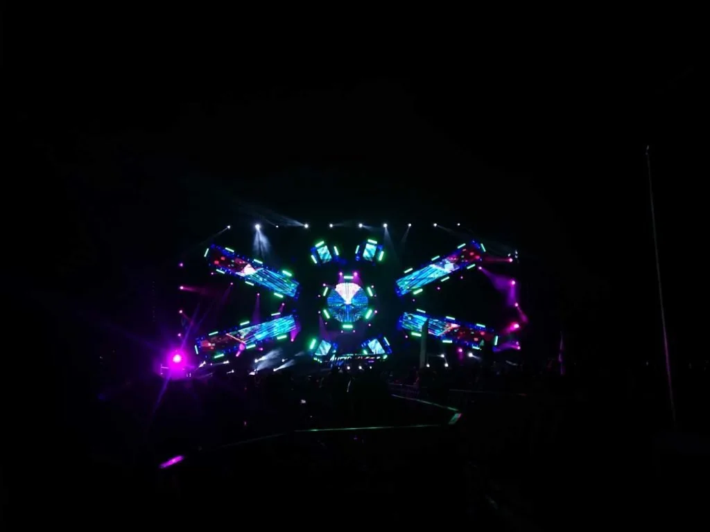 Festival screens and VJ visuals at EDC México 2016 — view 9