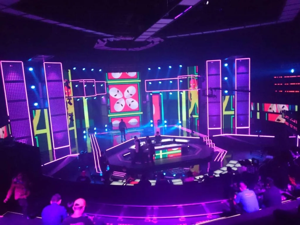LED television set and playback environment for Sí Se Puede — view 9