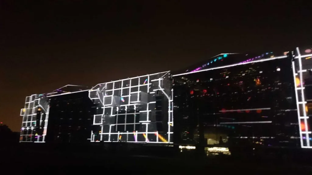 Festival stage, projection surfaces and live visuals at Pal Norte 2015 — view 9