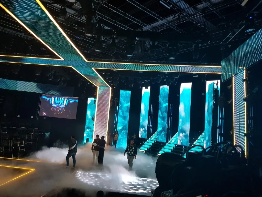 LED screen environment and stage presentation for Mexicana Universal — view 10