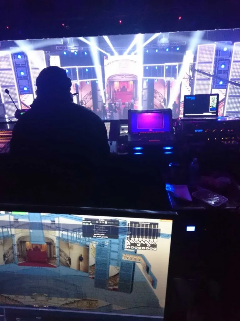 LED television set and playback environment for Sí Se Puede — view 10