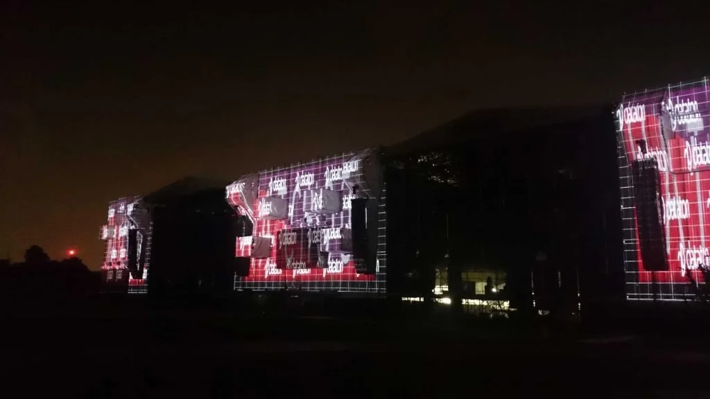 Festival stage, projection surfaces and live visuals at Pal Norte 2015 — view 11
