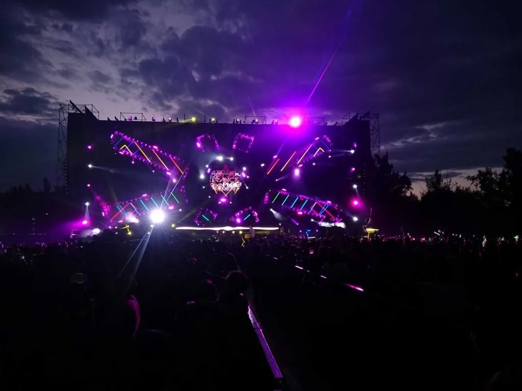 Festival screens and VJ visuals at EDC México 2016 — view 14