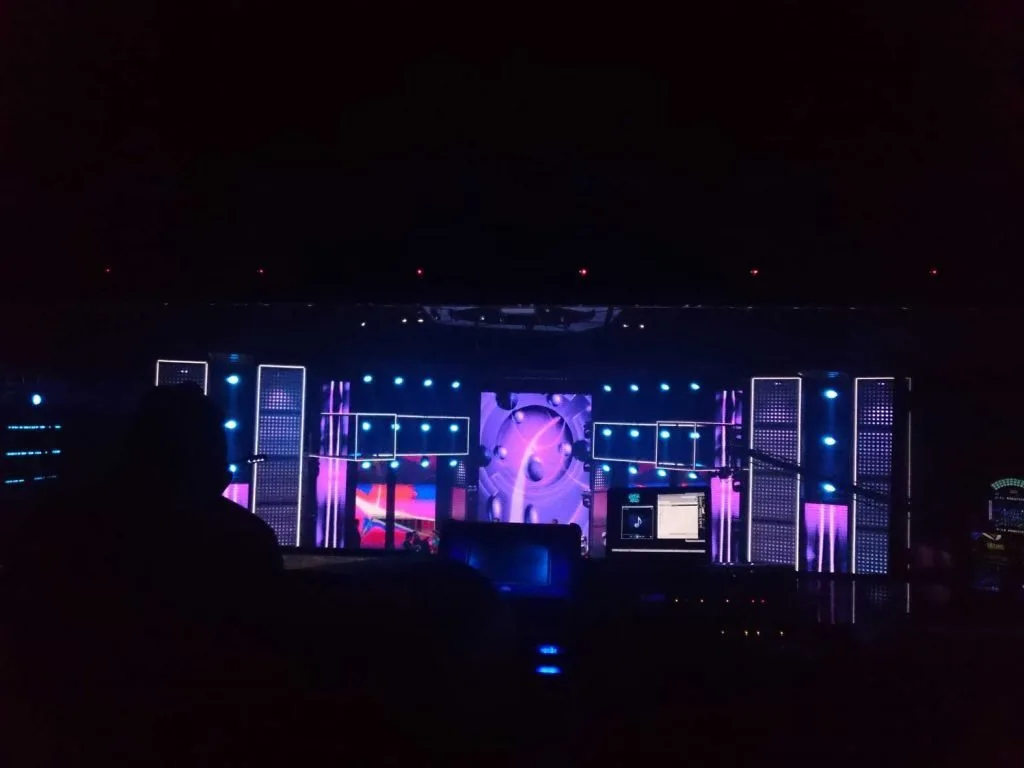 LED television set and playback environment for Sí Se Puede — view 14